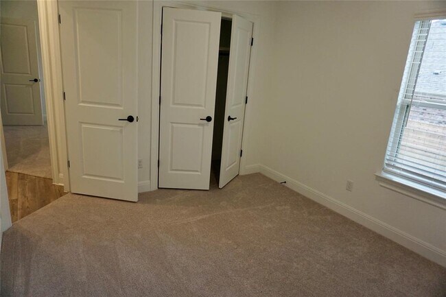 Building Photo - 105 Elm Rdg Wy