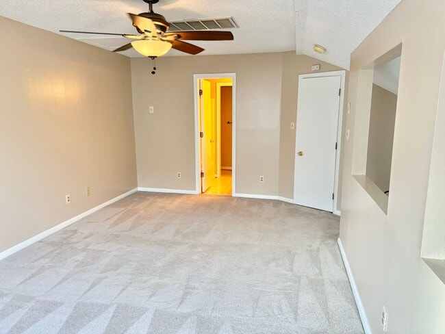 Building Photo - Awesome, 2 story, end unit condo right across from Honey Bee Golf Course in Virginia Beach-