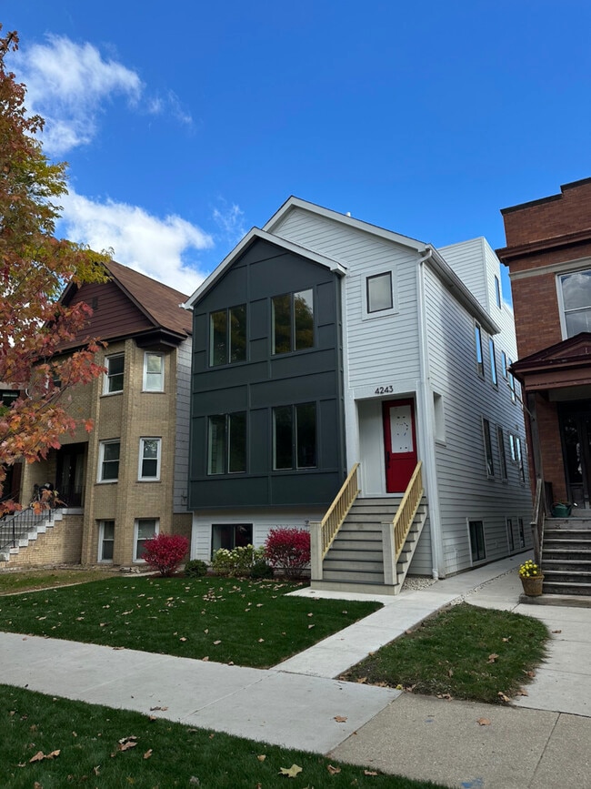 Building Photo - 4243 N Damen Ave