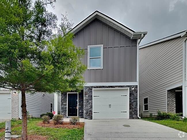 Building Photo - 1050 Wedgewood Ct NE