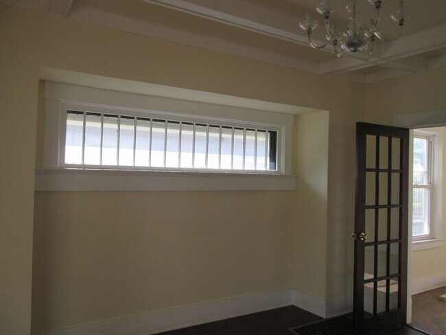 Building Photo - 410 E Kline St