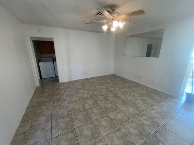 Building Photo - "Charming 3-Bed, 2-Bath Townhouse Retreat on Sylvan Oak Drive – Your Cozy Las Vegas Oasis Awaits!"
