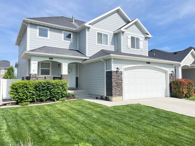 Building Photo - Great Home Now Available!