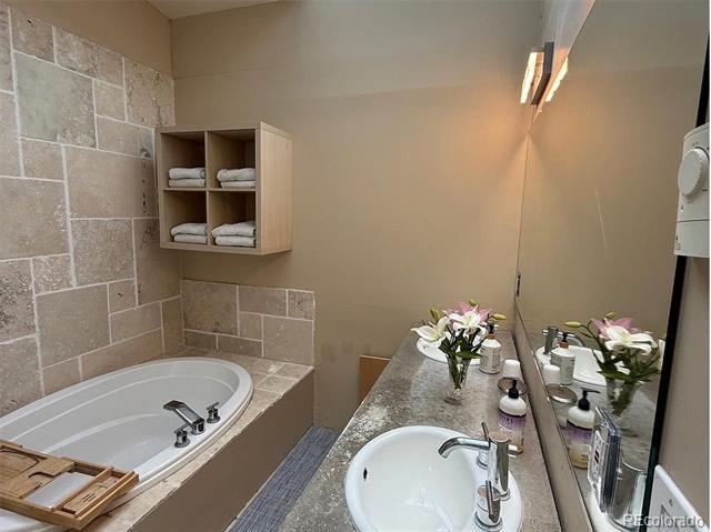 Building Photo - 259 Spruce St