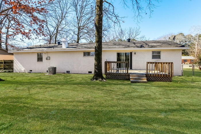 Building Photo - 22 Single Oaks Dr