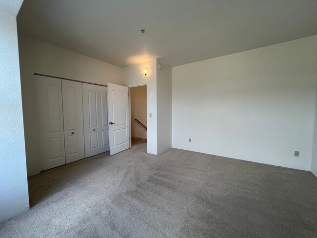 Building Photo - Bright and charming two bedroom townhome i...