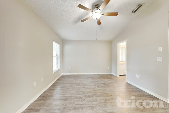 Building Photo - 11759 Lynmoor Dr