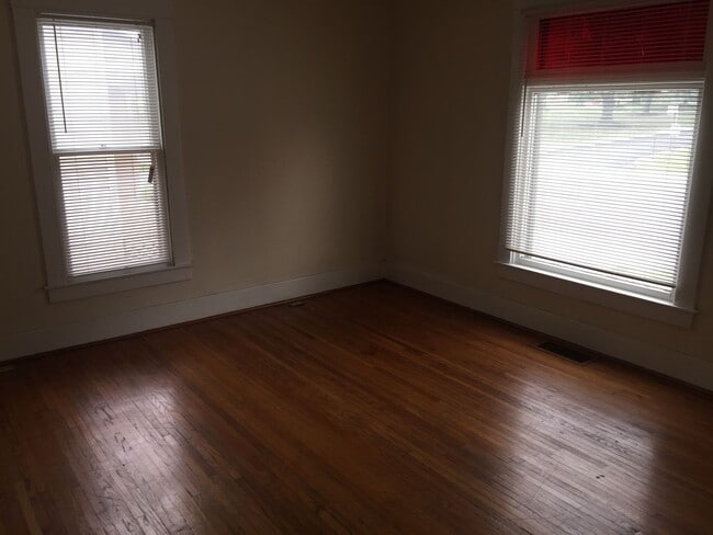 Building Photo - 3 Bed 2 Bath House Columbia College