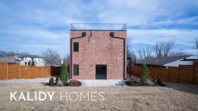 Building Photo - 605 N Idaho Ave