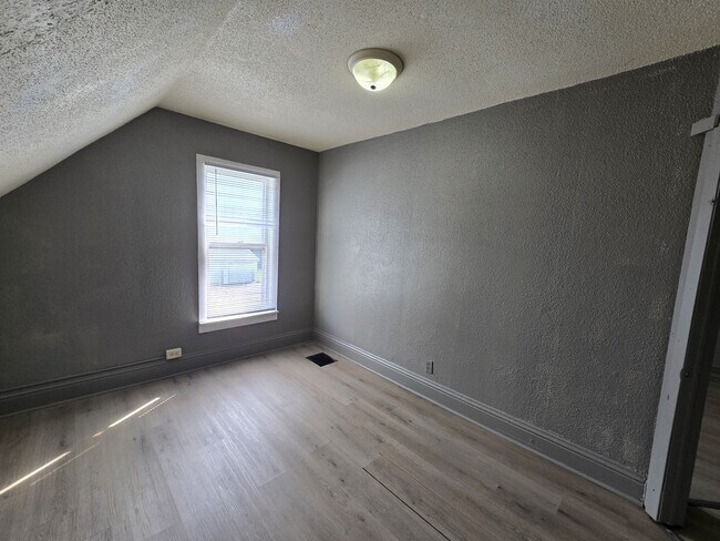 Building Photo - 211 Manson St
