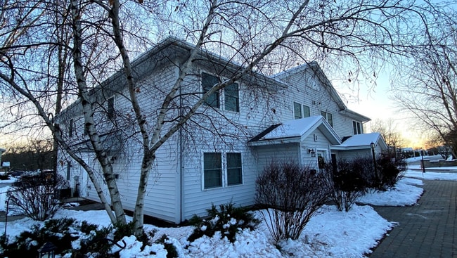 Erin Heights Building - 20 Glen Dr