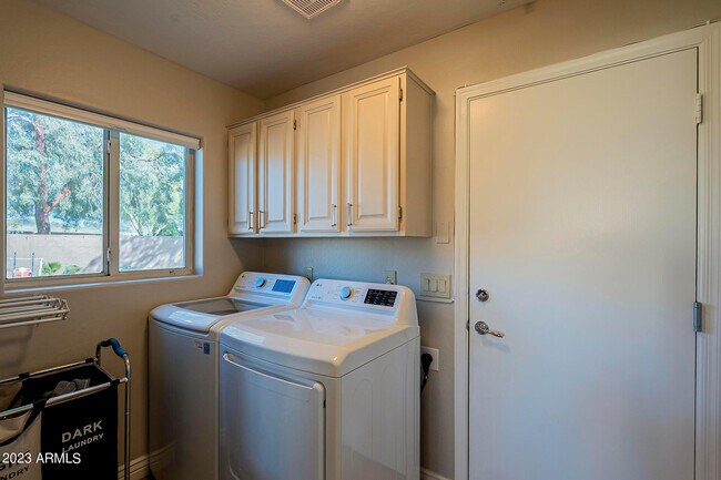 Building Photo - 10875 N 118th Way