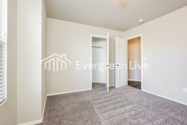 Building Photo - 1071 Huntington Dr