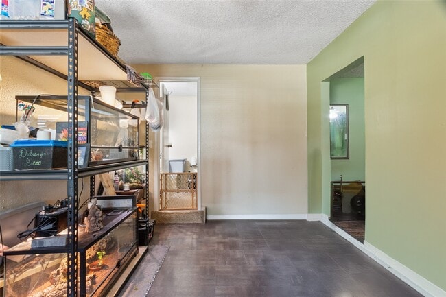 Building Photo - 4820 Palmetto St