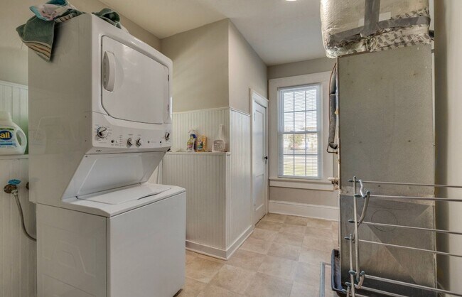 Building Photo - Charming updated Home 3bd/1ba   Kingsport TN
