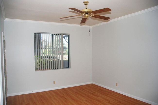 Building Photo - 1 bedroom townhouse in Tanamera
