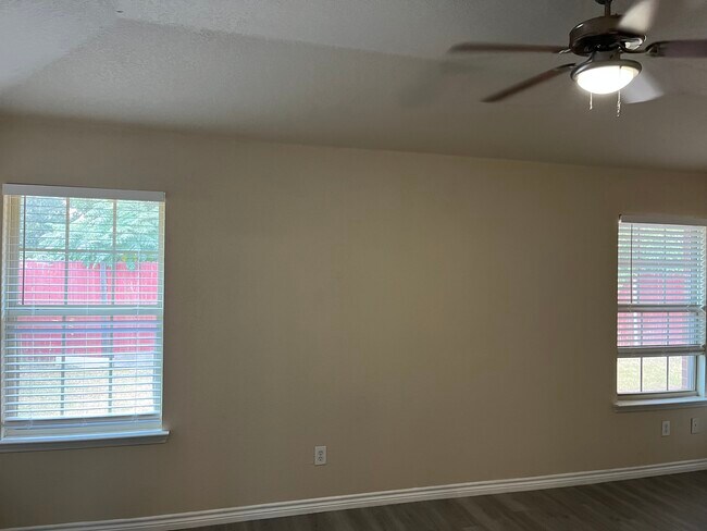 Building Photo - 209 Serenade Ln