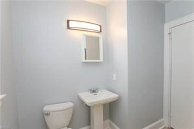 Building Photo - Renovated 3 bed, 1.5 bath Single-Family