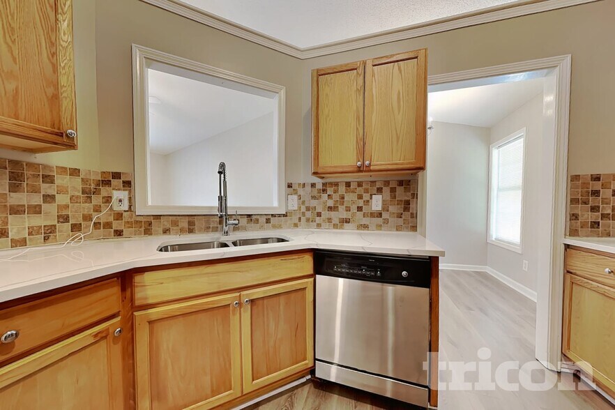 Building Photo - 621 Southern Trace Crossing