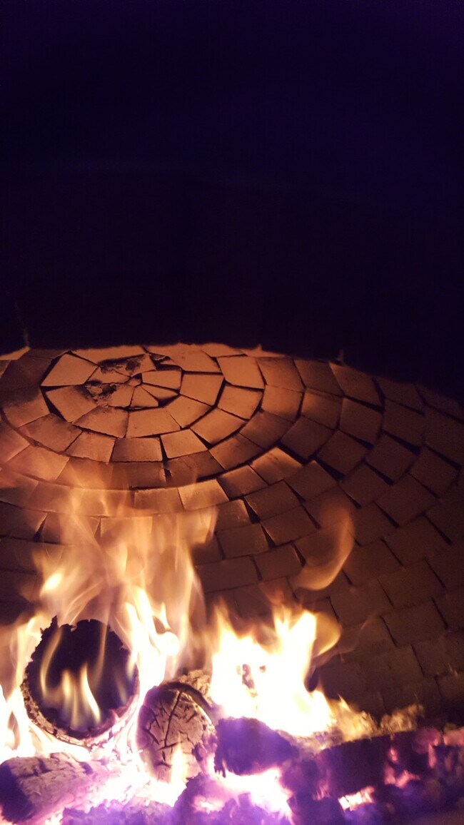 Pizza Oven in action - 1824 Summit St