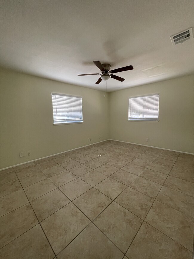 Building Photo - 6306 Madeleine Dr