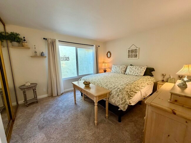 Building Photo - 177 Las Lomas