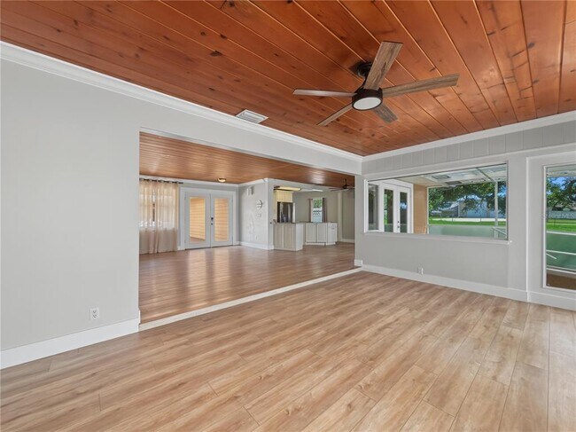 Building Photo - 125 Lake Roy Dr