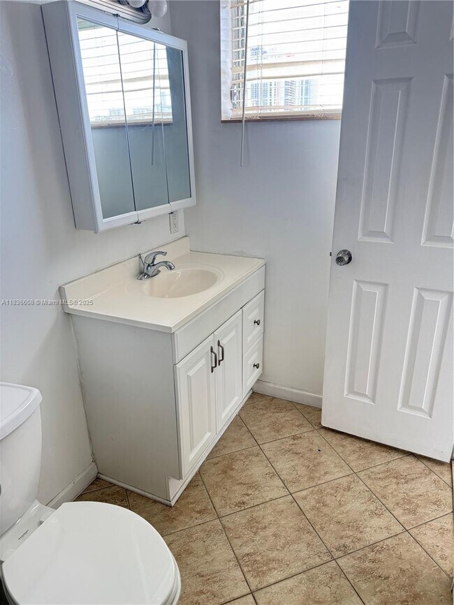 Building Photo - 462 Golden Isles Dr