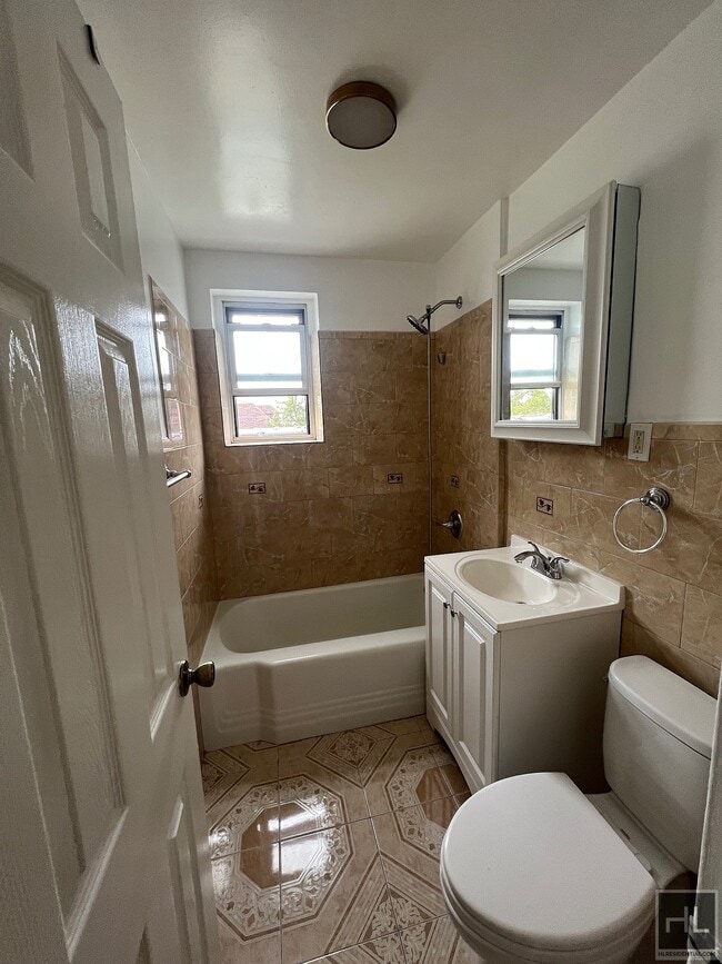 Building Photo - HOLLYWOOD AVENUE