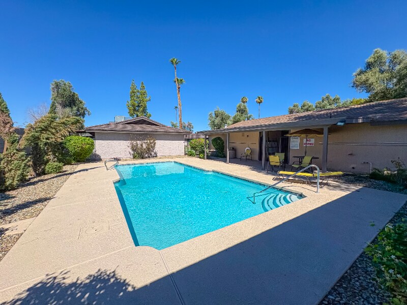 Building Photo - 515 E Dunbar Dr