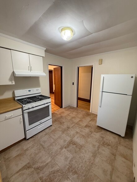 Building Photo - 221 Everett Pl