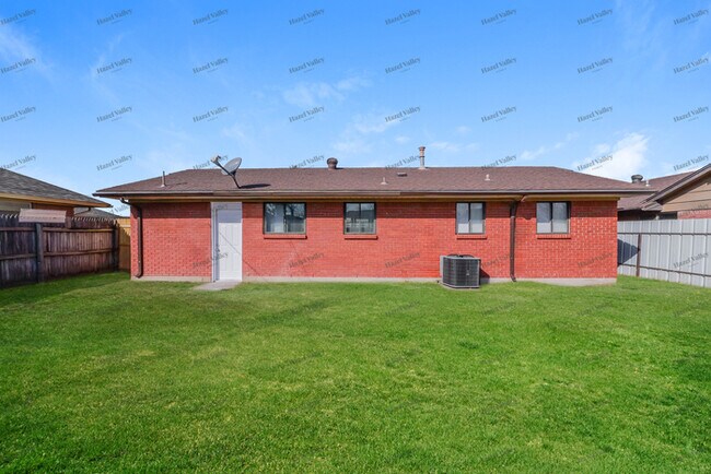 Building Photo - 1424 SW 60th St