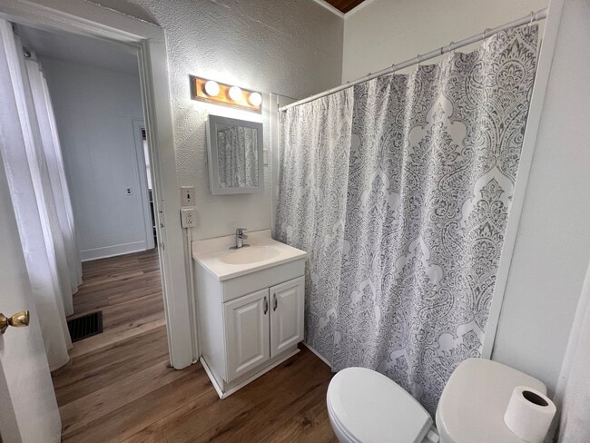 Building Photo - 857 Fairmount St SE