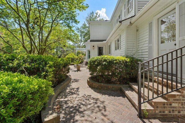 Building Photo - 5704 Woodside Ave