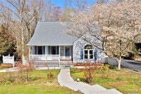 Building Photo - 3 bed 2 bath Cape Cod in Great Neighborhood!