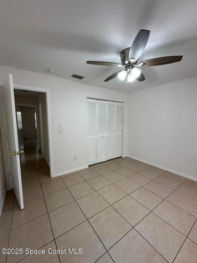 Building Photo - 1217 Schumann Dr