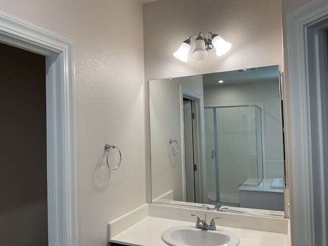 Building Photo - 644 Albany St