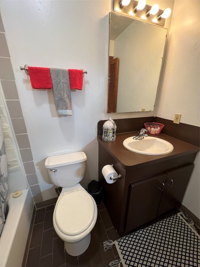 Building Photo - 8141 Glenbrook Dr