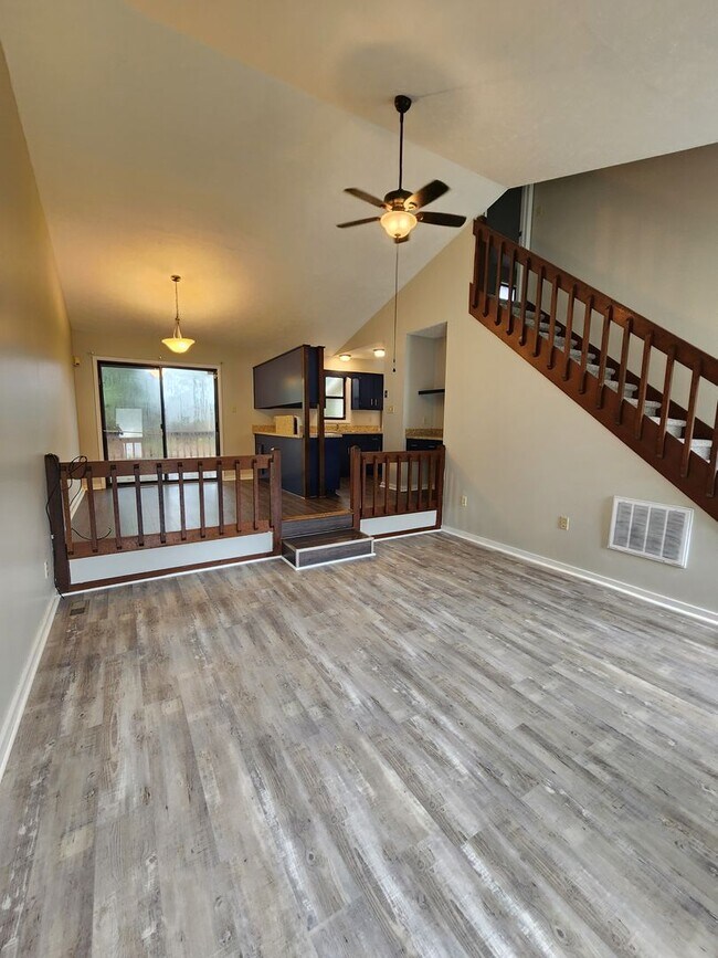 Building Photo - Town home for rent