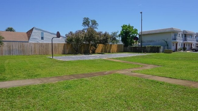 Building Photo - 734 Legion Dr