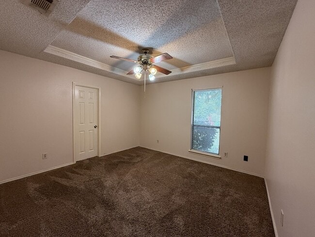 Building Photo - 816 Summit Dr