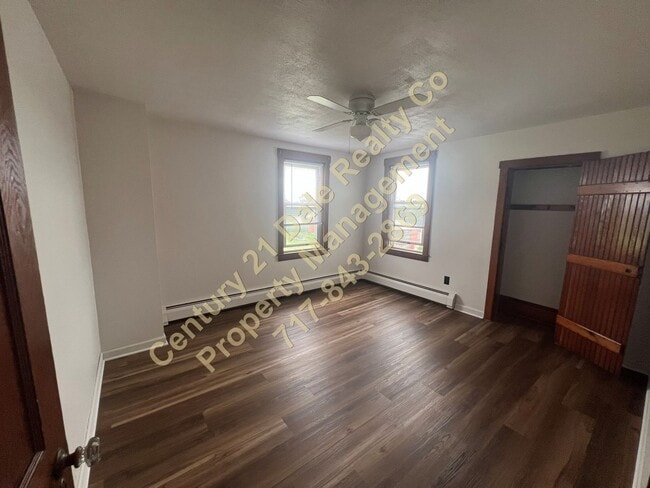 Building Photo - 4 BR Home in Red Lion School District