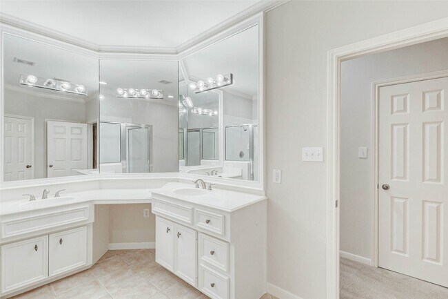 Building Photo - 30 Waugh Dr