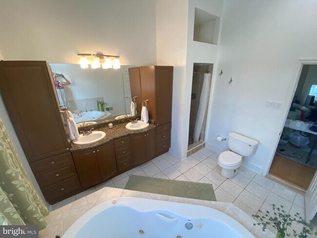 Building Photo - 19 T St NE