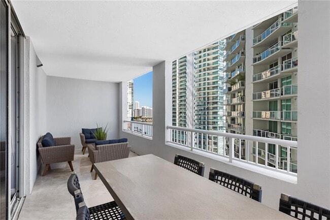 Building Photo - 170 SE 14th St