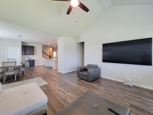 Building Photo - THIS THREE BED, FOUR BATH, CANAL FRONT HOM...