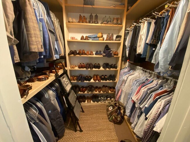 Building Photo - 2225 Blossom St