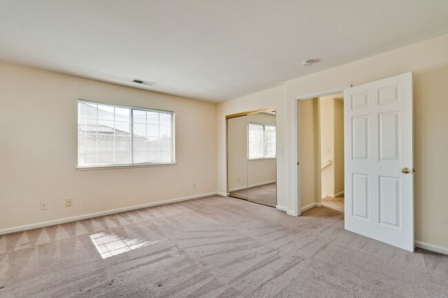 Building Photo - Introducing a Spacious 4 Bed 2.5 Bath Town...