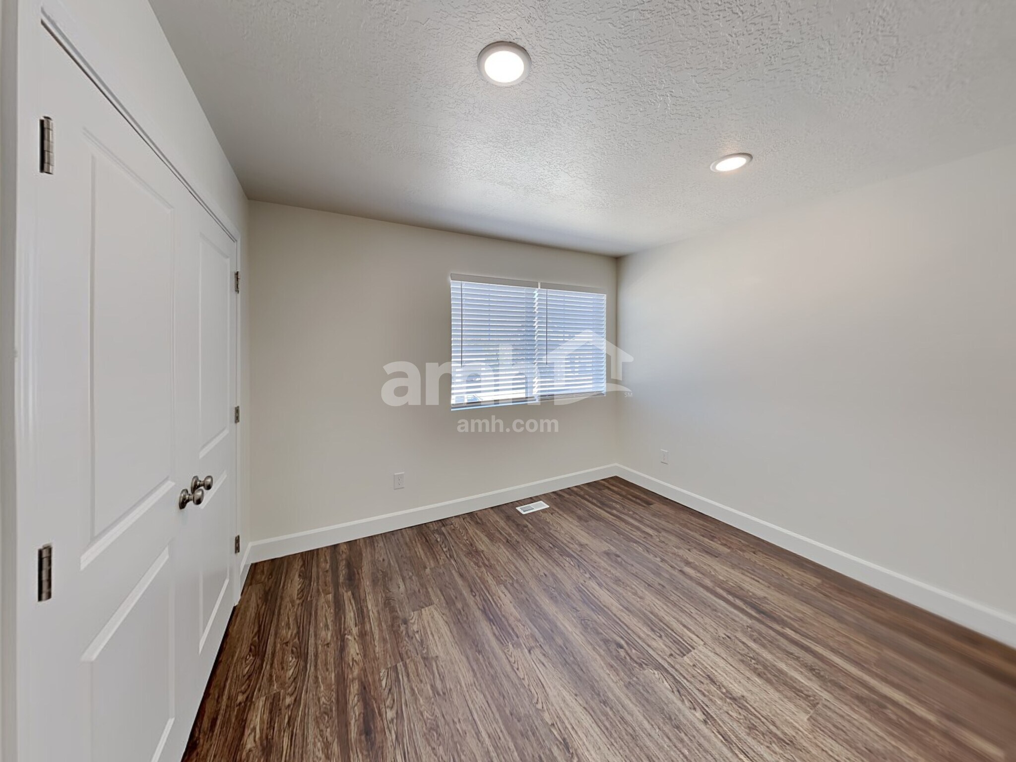 Building Photo - 2184 E Silverado Ln