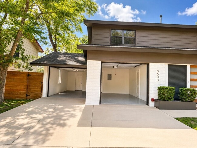 Building Photo - *** Near Domain * Stunning 5 Bedroom 4 Bath House with Garage * Fully Furnished * Designer Decora...